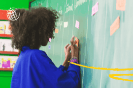 O ensino bilíngue do Axis não começa no idioma, começa no jeito de pensar