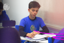 Sala menor, atenção maior: qual o impacto da individualização no aprendizado do Axis?